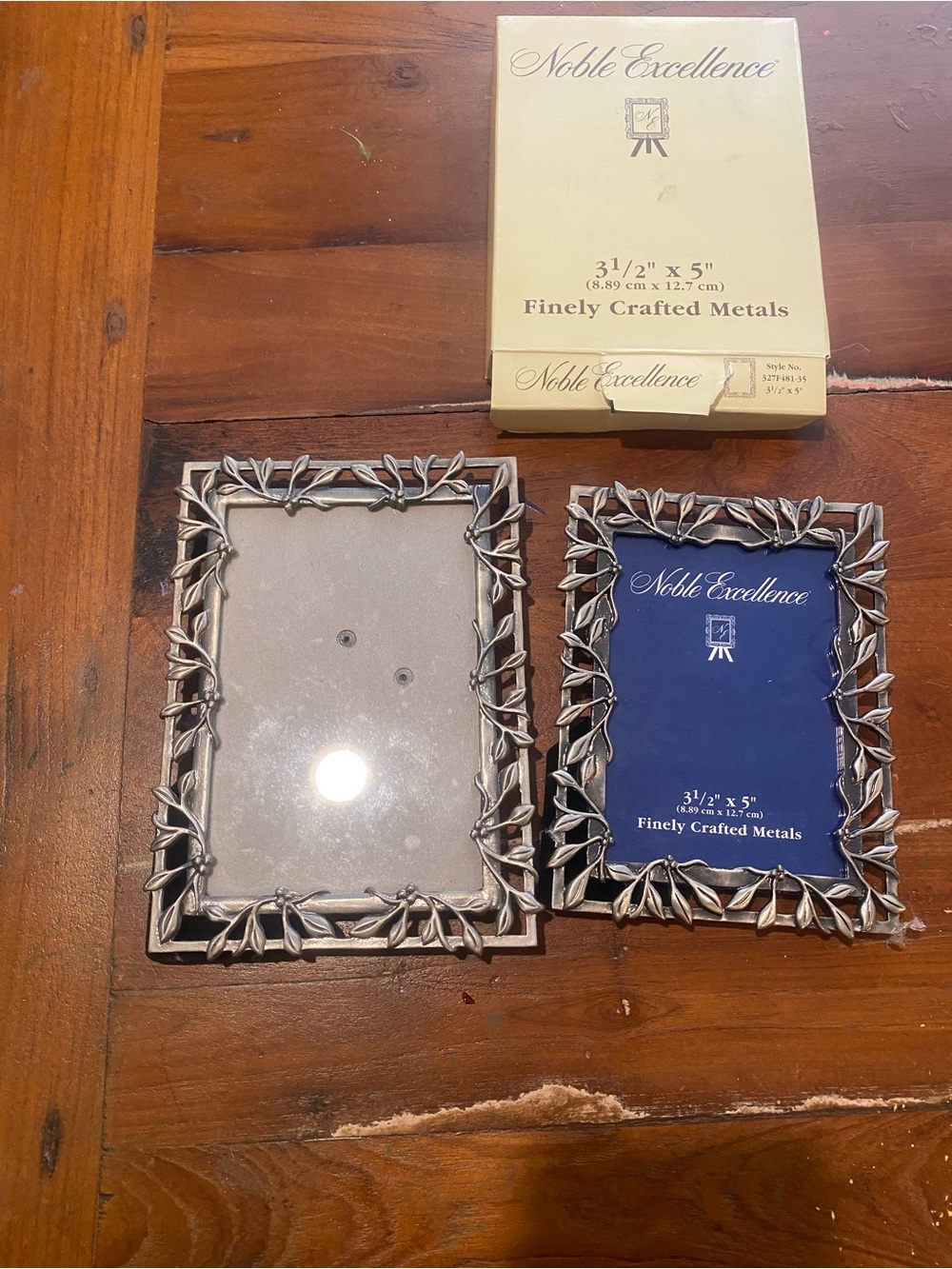 Silver Leaf Metal Picture Frame Set - 3.5 x 5"